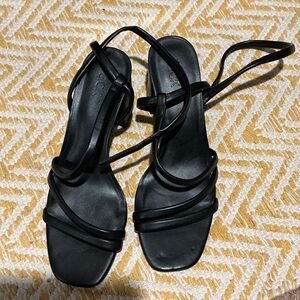EUC NR Black Strappy Women's Sandals